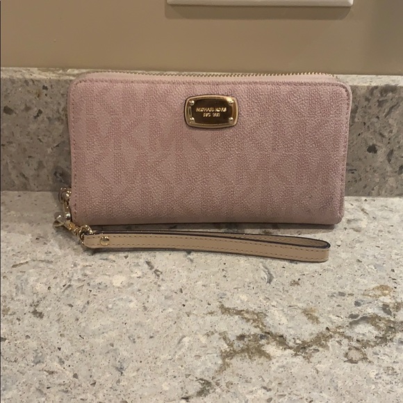 Michael Kors Handbags - Michael Kors Wallet